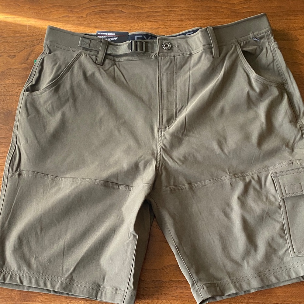 Gerry Men's Venture Cargo Shorts in Olive Green size38